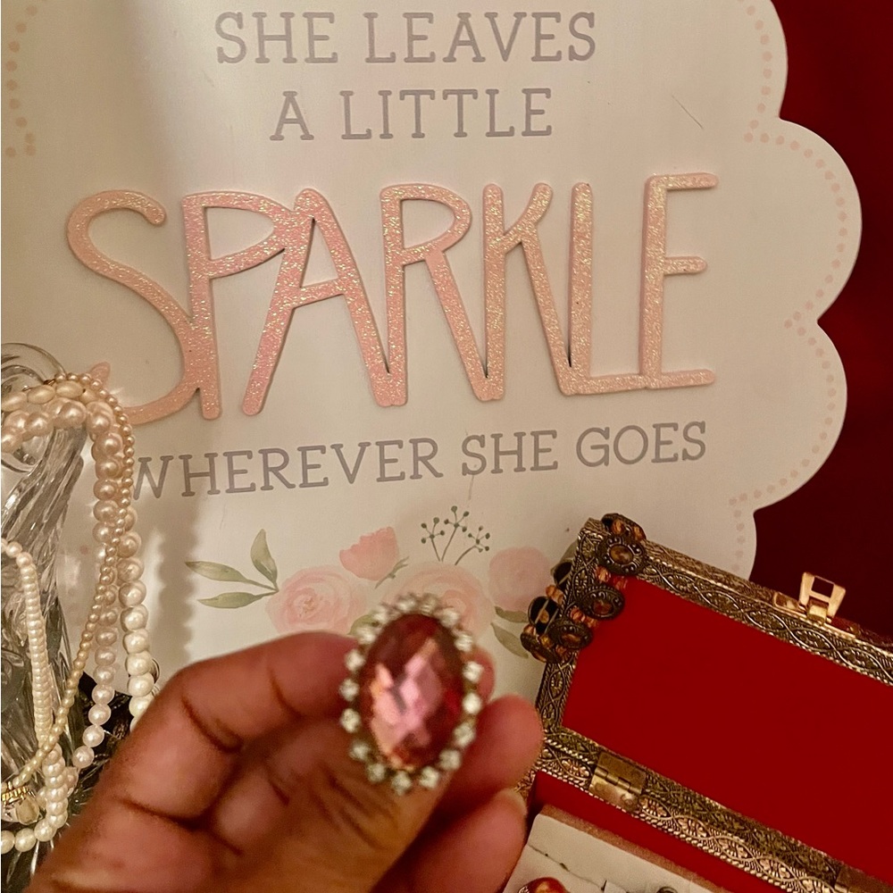 NWOT ADJUSTABLE COSTUME STATEMENT COCKTAIL RING - Picture 2 of 2
